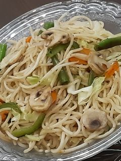 वेज नूडल्स (veg noodles recipe in Hindi) रेसिपी मुख्य फोटो