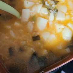 Una foto de Caldo de papas con poblano