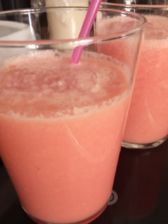 Una foto de Batido de sandía, naranja y manzana