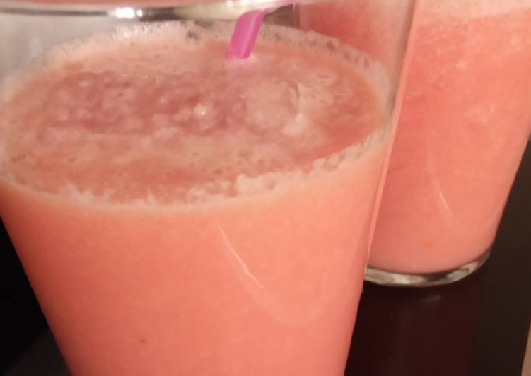 Batido de sandía, naranja y manzana