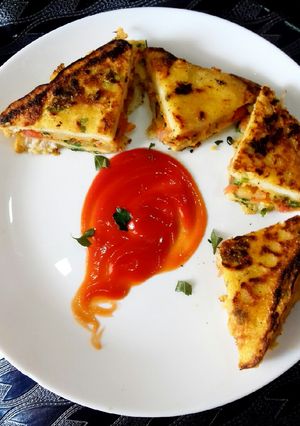 पुडला सैंडविच (Pudla sandwich recipe in Hindi) रेसिपी मुख्य फोटो