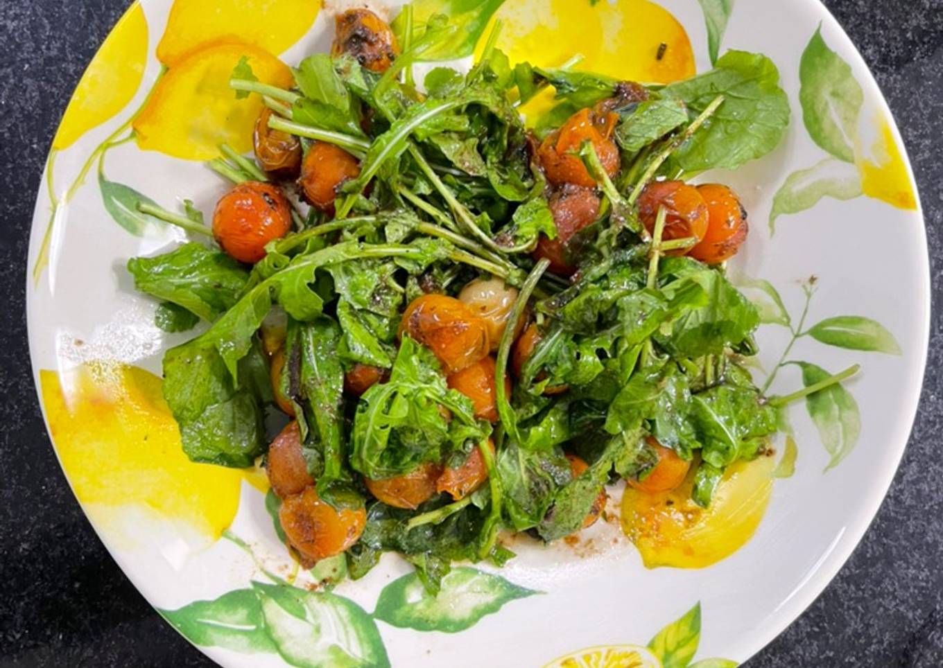 Ensalada de arúgula y tomates cherry calientes al aceto balsámico y Limón !