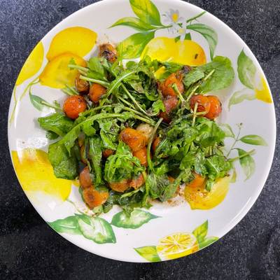 Ensalada de arúgula y tomates cherry calientes al aceto balsámico y Limón ! Receta  de Betto Gómez Ballon- Cookpad