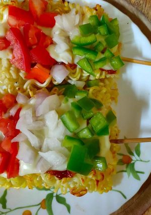 ট্রাইকালার চিজি ম্যাগি (Tri Colour Cheesy Maggi) রেসিপির প্রধান ছবি