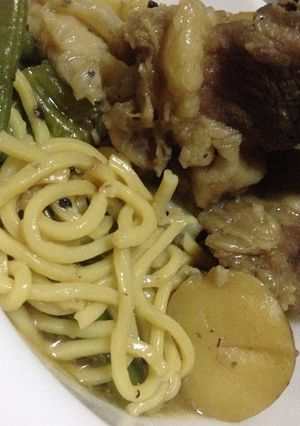 A picture of Pork Tendon Bone Noodle Soup.