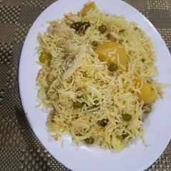 A picture of Aloo matar ki tehari.
