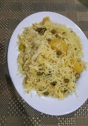 A picture of Aloo matar ki tehari.