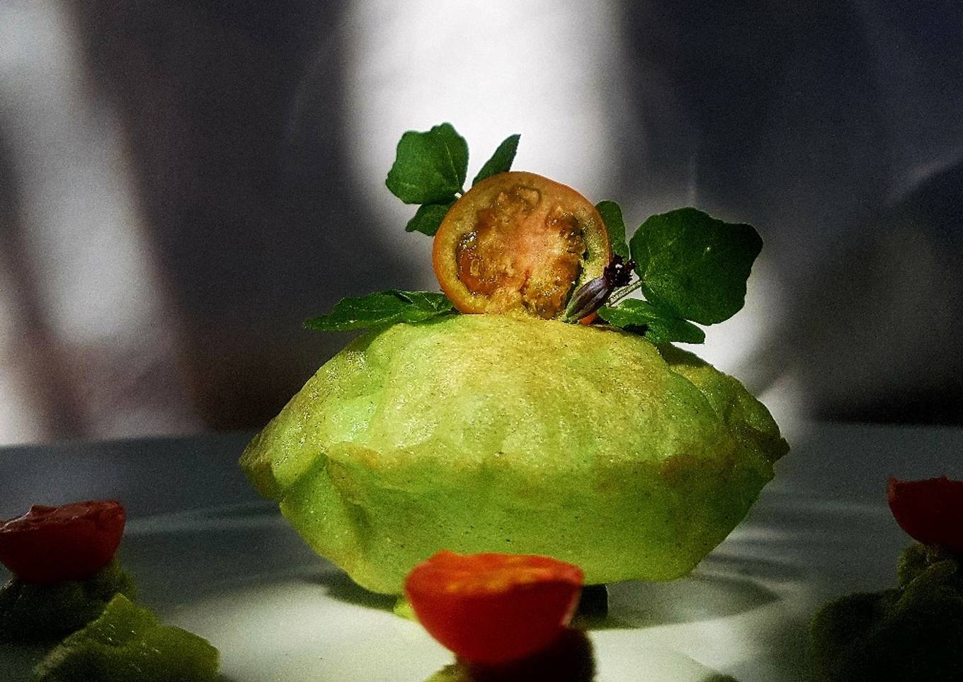 Infladita rellena de huitlacoche con cremoso de aguacate