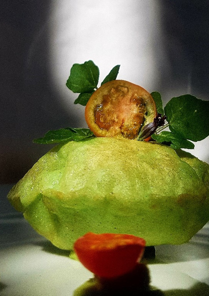 Una foto de Infladita rellena de huitlacoche con cremoso de aguacate
