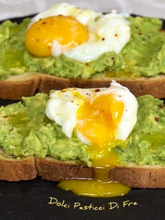 Foto di Avocado Toast con uovo pochè