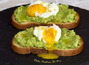 Foto di Avocado Toast con uovo pochè