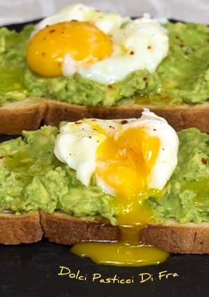 Foto di Avocado Toast con uovo pochè