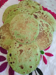 Una foto de Tortillas de harina con nopal y espinaca