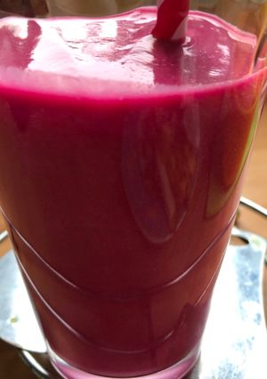 Φωτογραφία της συνταγής Smoothie με παντζάρι, αχλάδι και φράουλες 🍐🍓🍓