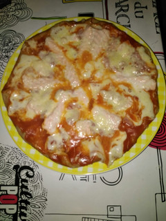Una foto de Pizza casera de salmón fresco, sin horno