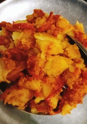 आलू गाजर की सब्जी (aloo gajar ki sabzi recipe in Hindi) रेसिपी मुख्य फोटो