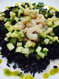 Riso venere con zucchine e gamberetti al vapore