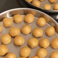 A picture of Ladoo.