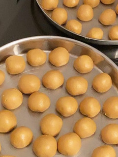 A picture of Ladoo.