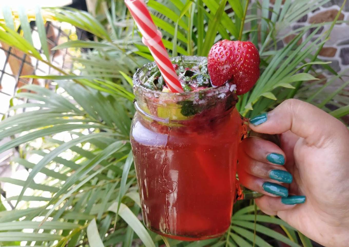 Virgin Strawberry Mojito | Mocktail In A Mug | Easy Mug Beverage