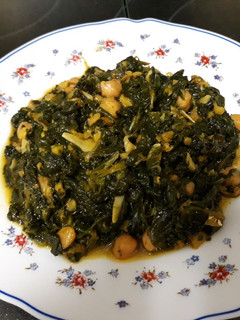 Una foto de Espinacas con bacalao y garbanzos