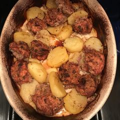 A picture of Meatballs with lemon potatoes.