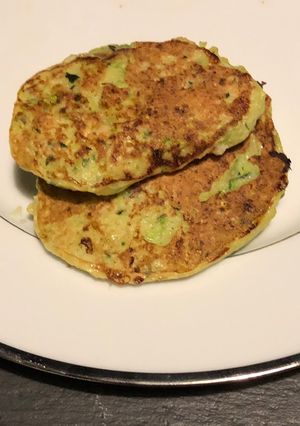 Une photo de Pancakes courgettes et parmesan