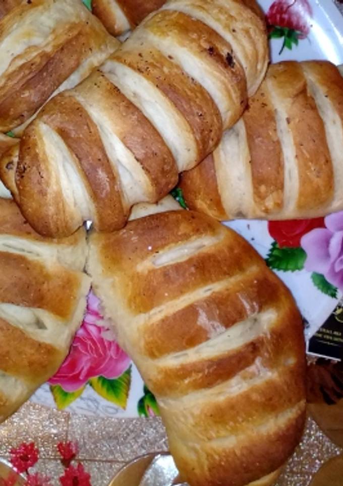 Булочки з халвою та горішками