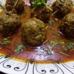 A picture of Beef kofta gravy.