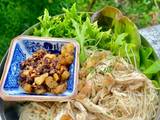 เส้นหมี่คลุก ไก่ฉีก/หมู