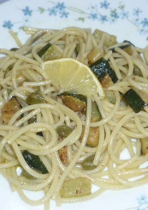 Cukkinis citromos kapribogyós spagetti recept fotója
