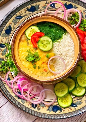 A picture of Matka daal chawal with chattni.
