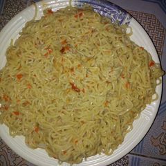 A picture of Indomie jallof.