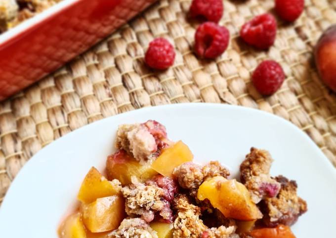 Healthy crumble pêche-framboise