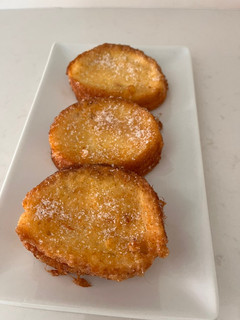 Una foto de Torrijas rellenas de crema pastelera
