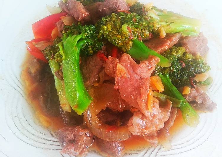 Resep Tumis Daging Brokoli Saus Tiram, Enak Banget