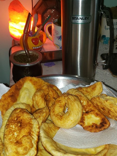 Una foto de Donitas, pasteles y tortas fritas fáciles