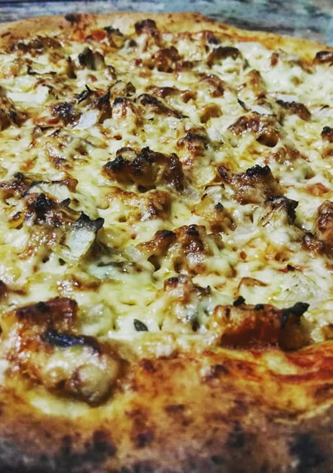 Una foto de Pizza barbacoa de pollo