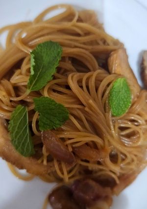 Foto principal de Capelini con pollo y salsa teriyaki
