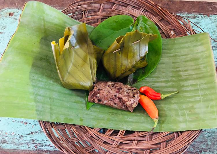 Royal balinese food (Tum ayam bali)