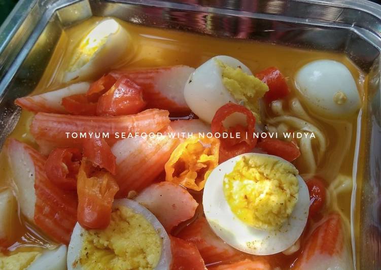 Noodle tomyum seafood