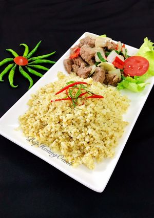 A picture of Shaking Beef Fried Rice (Cơm Bò Lúc Lắc).