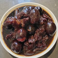 A picture of Stew Knuckle with Eggs.