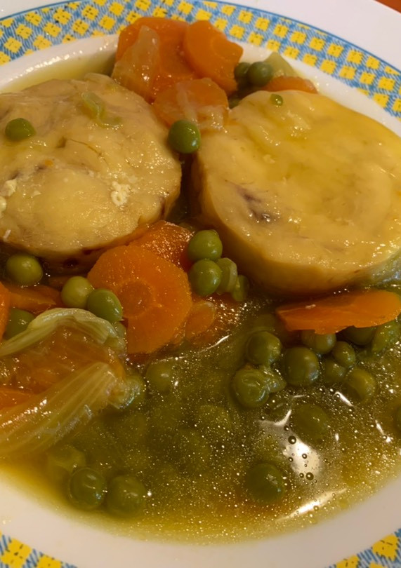 Una foto de Rodajas de merluza con verduras