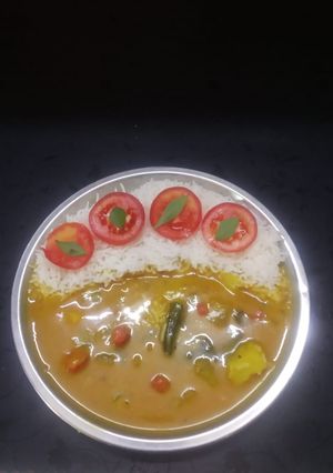सिंधी कड़ी (Sindhi Kadhi recipe in Hindi) रेसिपी मुख्य फोटो