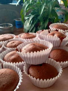 Una foto de Magdalenas de chocolate esponjoso