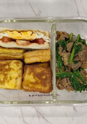 Hình của món Lunch Box: Toast bơ đậu phộng.