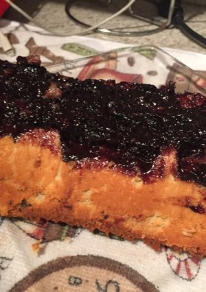 Una foto de Budín con mermelada de moras silvestres