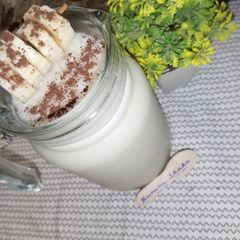A picture of Banana cocoa milkshake.