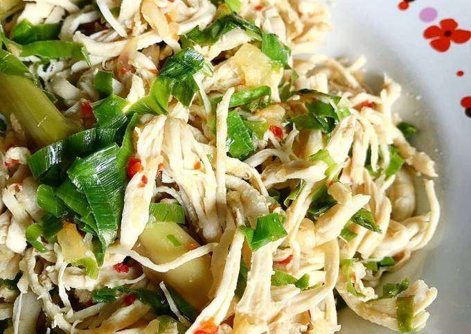 Resep Ayam Suwir Pedas Daun Kunyit, Lezat Sekali